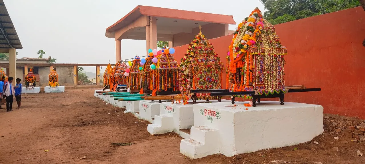  କରୋନା କଟକଣା ଭିତରେ ପାଳନ ହେଲା ନିକୁଞ୍ଜବିହାରୀ ଦେବଙ୍କ ଦୋଳମେଲଣ