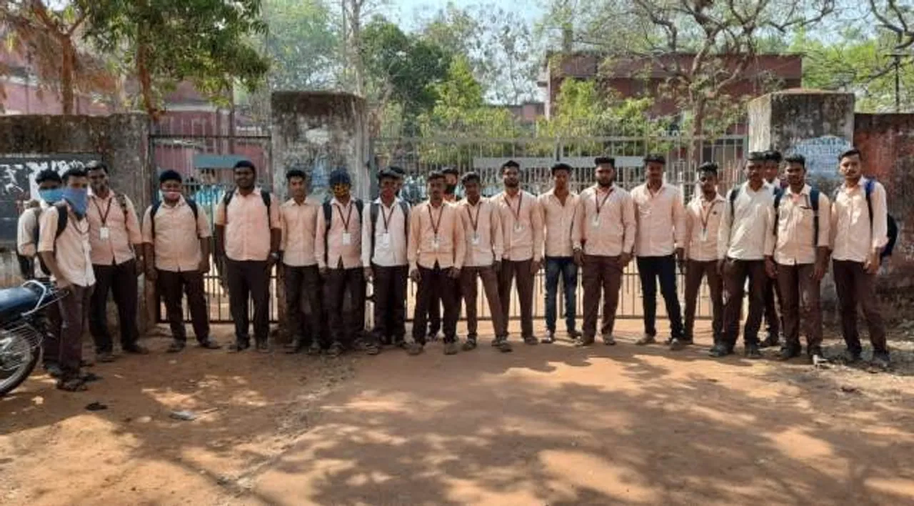  ଗୋପବନ୍ଧୁ ବିଜ୍ଞାନ ମହାବିଦ୍ୟାଳୟରେ ବିଭିନ୍ନ ସମସ୍ୟା ନେଇ ଛାତ୍ରଙ୍କ ବିକ୍ଷୋଭ