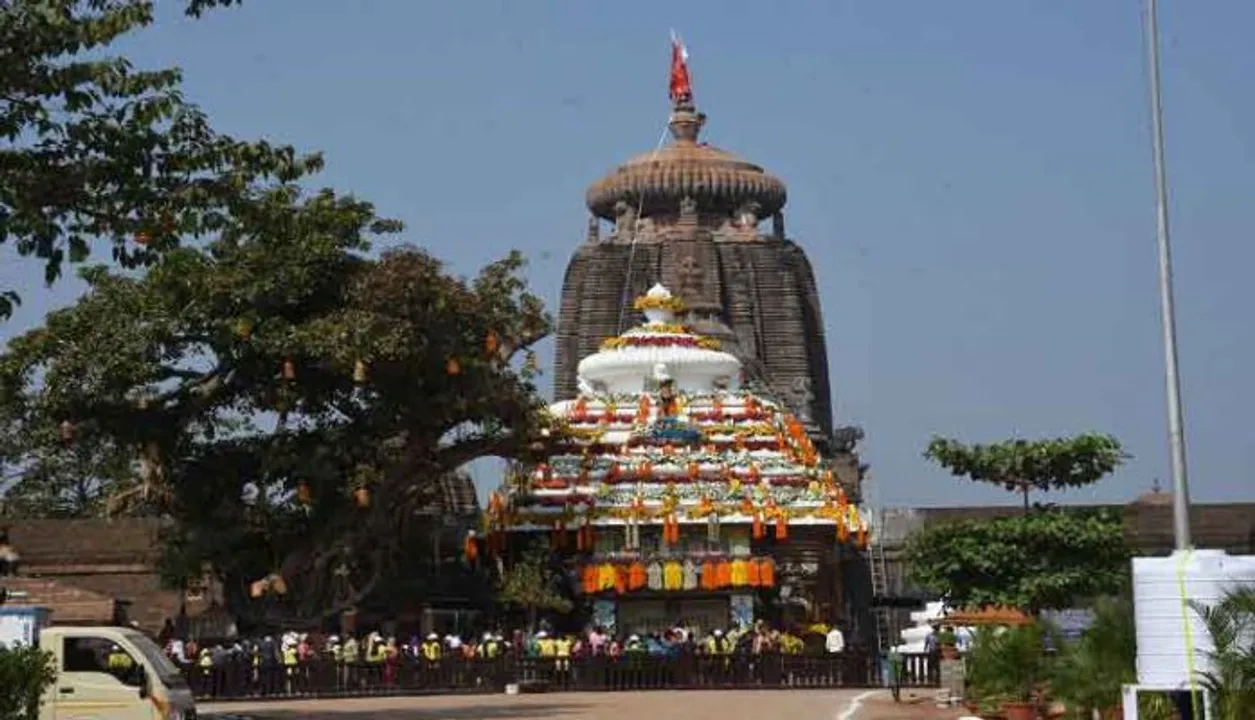  ଶ୍ରୀଲିଙ୍ଗରାଜ ମନ୍ଦିରରୁ ଖୋଲା ହେଲା ୧୦୮ହାତିଆ ପତାକା