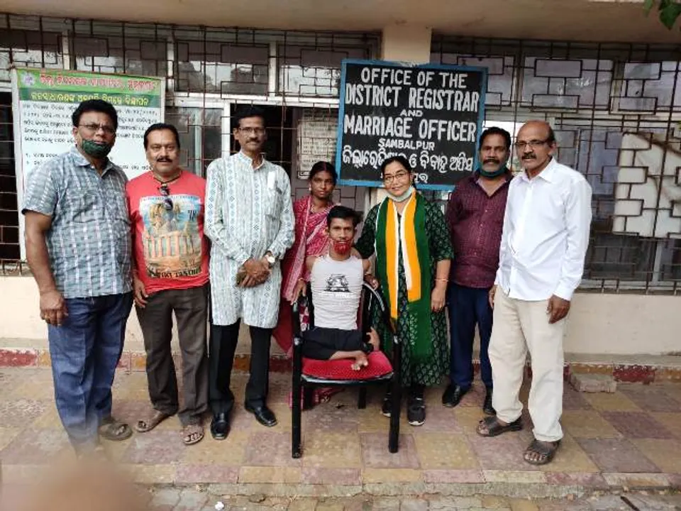  ଭିନ୍ନକ୍ଷମ ଯୁବକକୁ ବାହା ହେଲେ ଯୁବତୀ