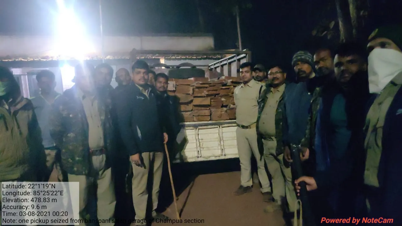  ଶାଳପଟା ବୋଝେଇ ପିକଅପ୍ ଜବତ, ୩ ଗିରଫ