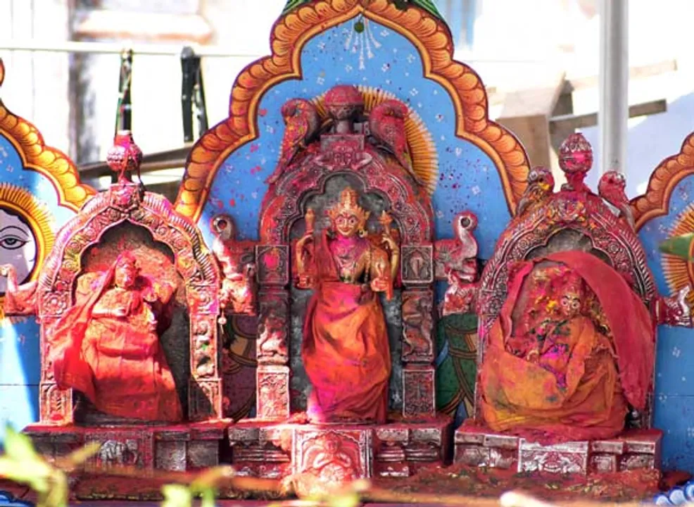  ଶ୍ରୀଦେବୀ ଓ ଭୂଦେବୀଙ୍କ ସହିତ ଦୋଳଗୋବିନ୍ଦ 