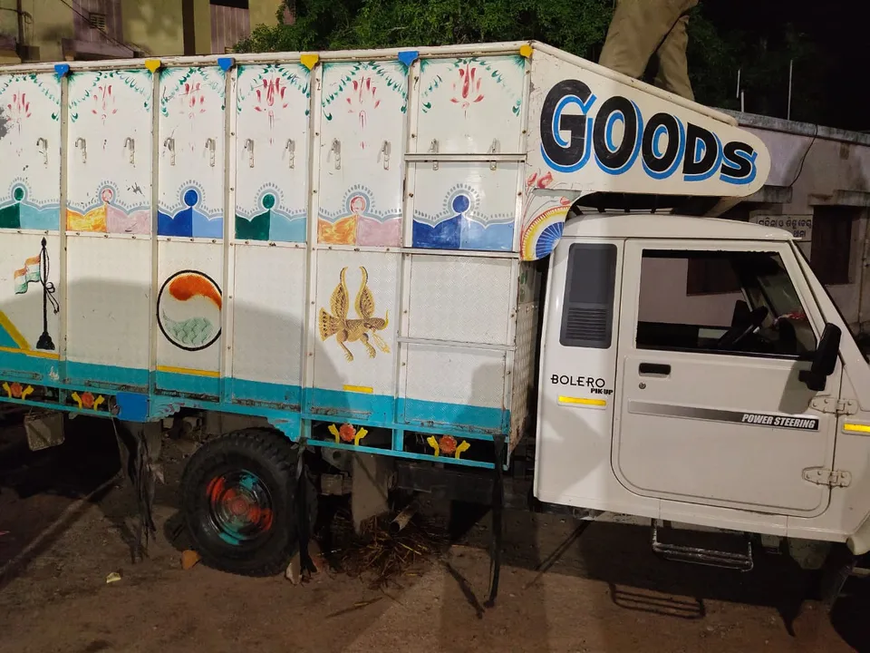  ଗୋରୁ ବୋଝେଇ  ପିକଅପ ଭ୍ୟାନ ଜବତ, ୮ଟି ଗୋରୁ ଉଦ୍ଧାର 