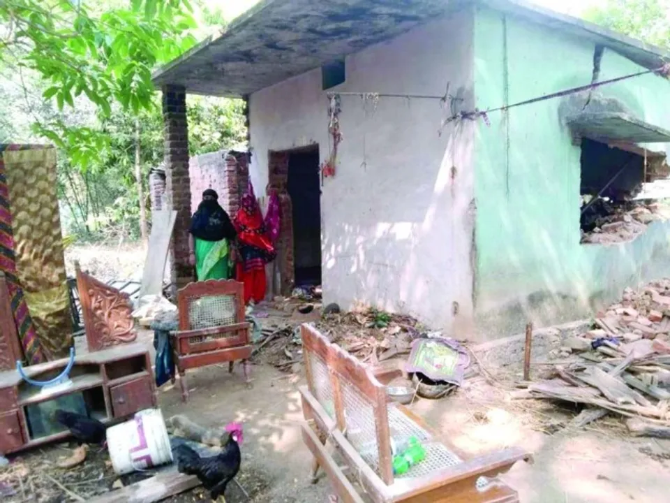  ସମ୍ପର୍କୀୟମାନେ ଭାଙ୍ଗିଦେଲେ ମହିଳାଙ୍କ ଘର