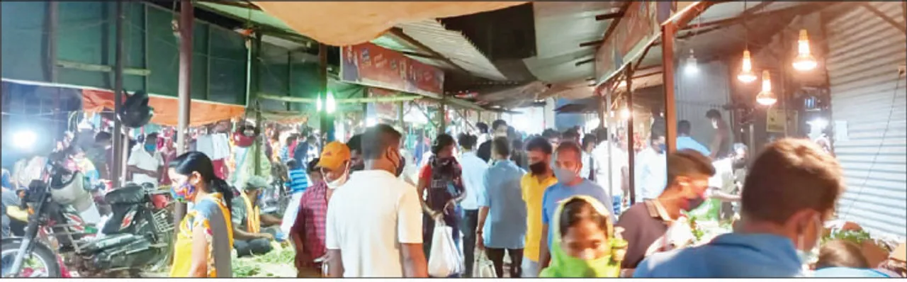  ଭିଏସ୍‌ଏସ୍‌ ନଗର ହାଟରେ ଅସମ୍ଭାଳ ଭିଡ଼, ହାଟ ପାଇଁ ରାସ୍ତା ଜାମ୍