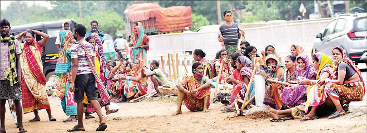  କରୋନା ‌‌ନେଇଗଲା ଦିନ ମଜୁରିଆଙ୍କ ‌ରୋଜଗାର, କମ୍ ପାରିଶ୍ରମିକରେ ବି କାମ ମିଳୁନି