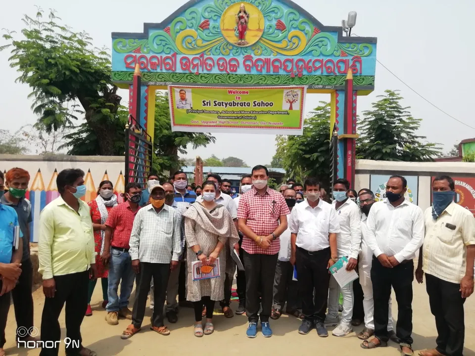  ନୂଆପଡ଼ା ଗସ୍ତରେ ଜିଲ୍ଲା କରୋନା ପର୍ଯ୍ୟବେକ୍ଷକ, ସ୍ଥିତି ସମୀକ୍ଷା କଲେ