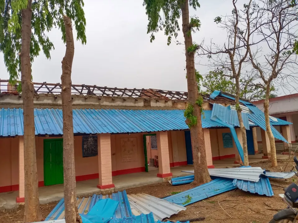  କାଳ ବୈଶାଖୀରେ ଉଡ଼ିଗଲା ସ୍କୁଲଘରର ଛପର , ଶିକ୍ଷାଦାନ ବାଧାପ୍ରାପ୍ତ