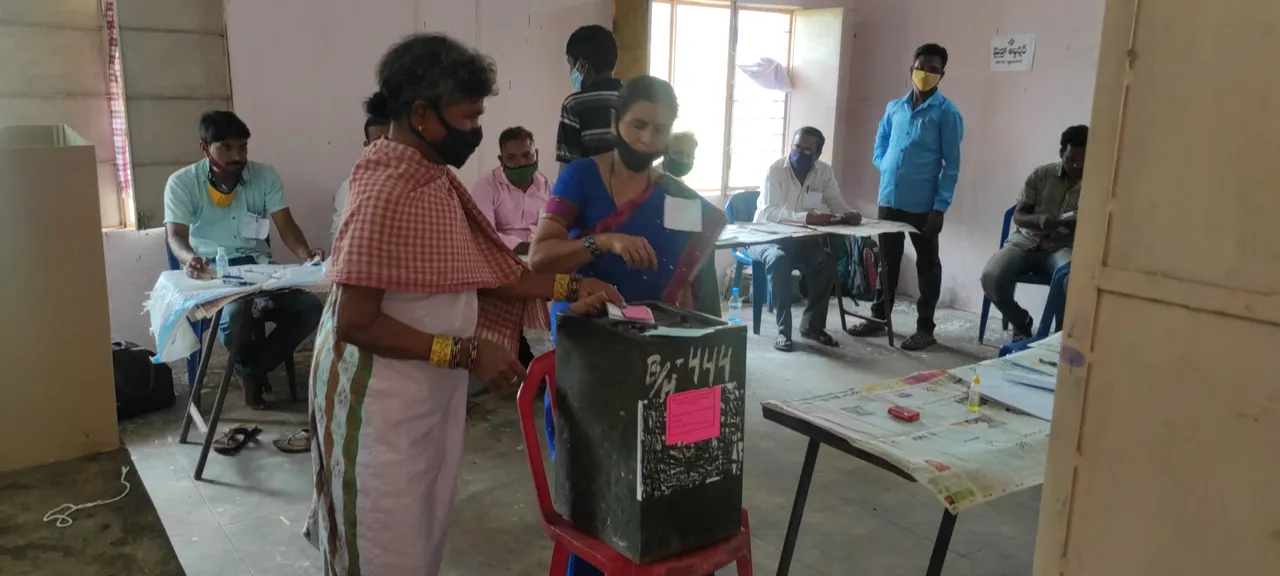  କୋଟିଆ : ଫୋର୍ସ ପୁରେଇ ଭୋଟରଙ୍କୁ ଟେକି ନେଲା ଆନ୍ଧ୍ର