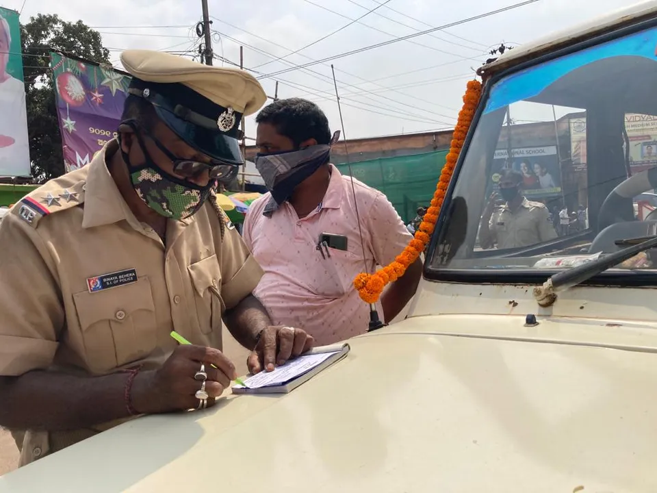  ଖୋର୍ଦ୍ଧାରେ କରୋନା କଟକଣା  କଡ଼ାକଡ଼ି, ମାସ୍କ ନପିନ୍ଧି ଜୋରିମାନା ଦେଲେ ୨୦ହଜାର ଟଙ୍କା