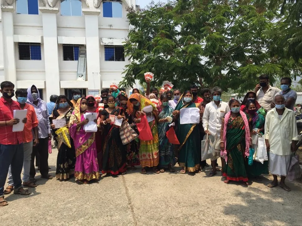  ଭେଜେଙ୍ଗଵାଡା ପୋଷ୍ଟ ଅଫିସରେ ଦୁର୍ନୀତି ଘଟଣା:ଶତାଧିକ ଜମାକାରୀ ଜିଲ୍ଲାପାଳଙ୍କୁ ଭେଟି ଦାବି ଜଣାଇଲେ