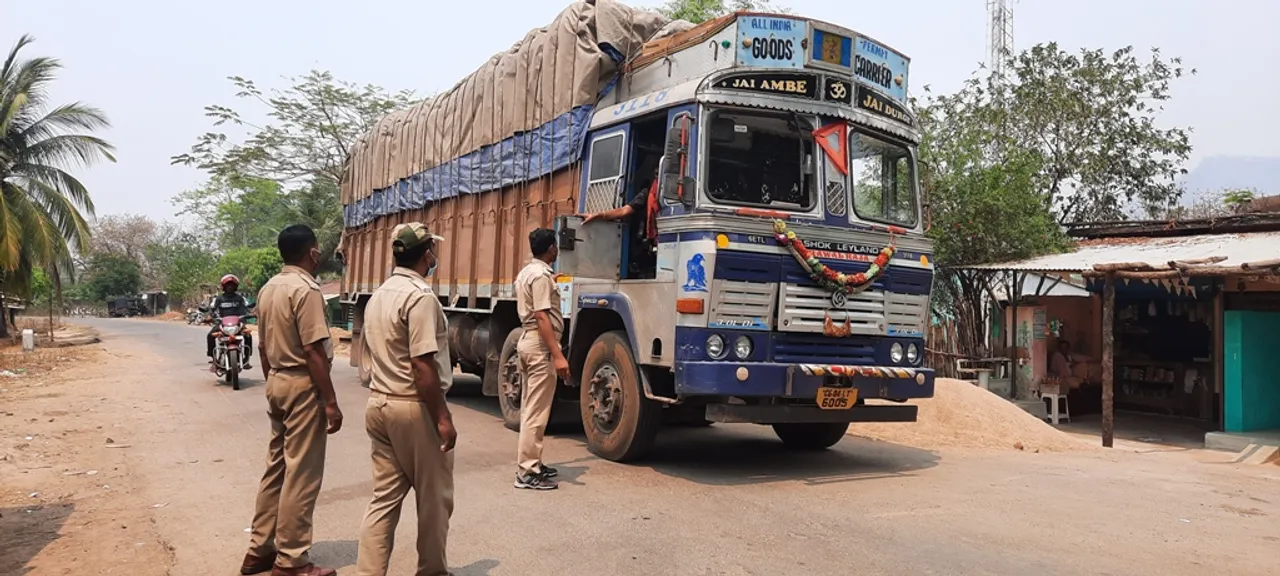  ଜିଲ୍ଲା ପ୍ରଶାସନର କରୋନା କଟକଣା:ସୀମାକୁ ସିଲ କଲା, ପଡୋଶୀ ରାଜ୍ୟକୁ ଯାନବାହାନ ଚଳାଚଳ ବନ୍ଦ