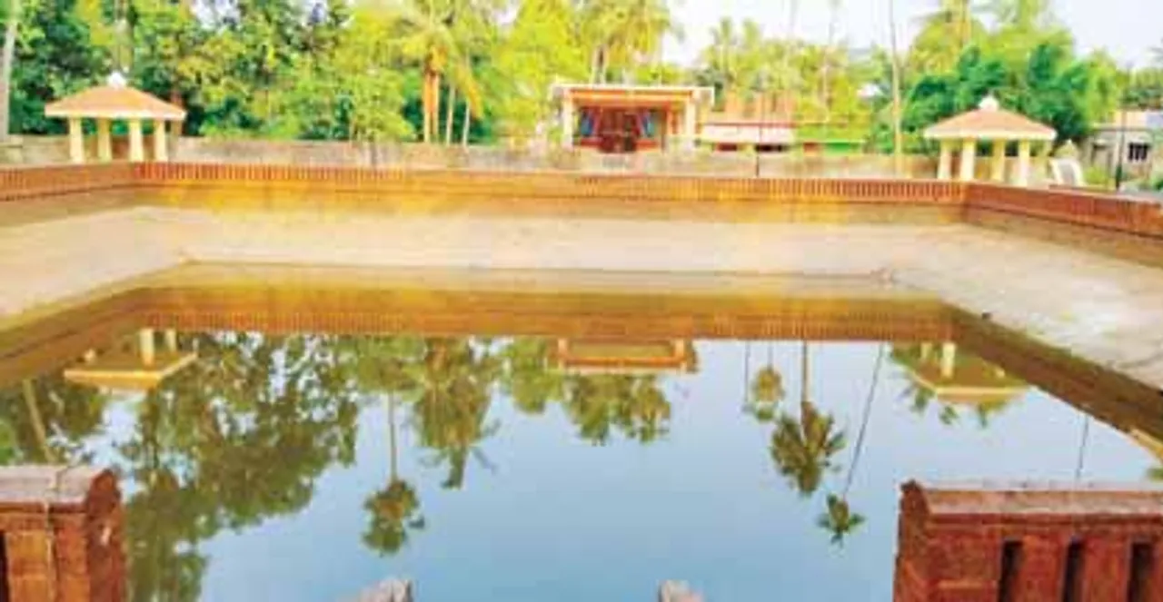  ସ୍ଥିତି ଖୋଜୁଛି ମଧୁକୋଠି, କନକଦୁର୍ଗା ପୁଷ୍କରିଣୀ