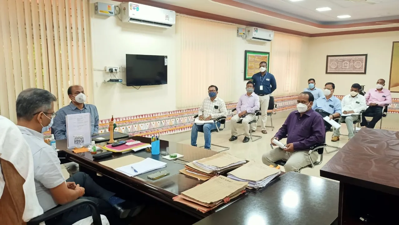  ଗୁଣପୁର ସହରାଞ୍ଚଳ ବଢ଼ାଉଛି ଚିନ୍ତା; ସ୍ଥିତି ସମୀକ୍ଷା କଲେ ଜିଲ୍ଲାପାଳ, ମାର୍କେଟ୍ ବୁଲିଲେ ଏସ୍‌ପି