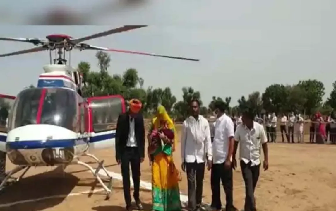  ୩୫ବର୍ଷ ପ‌ରେ ପରିବାରରେ ଝିଅ ଜନ୍ମ ହେବା ଖୁସିରେ ଜମି ବିକ୍ରି କରି ହେଲିକପ୍ଟରରେ ନାତୁଣୀକୁ ଘରକୁ ଆଣିଲେ ଜେଜେ