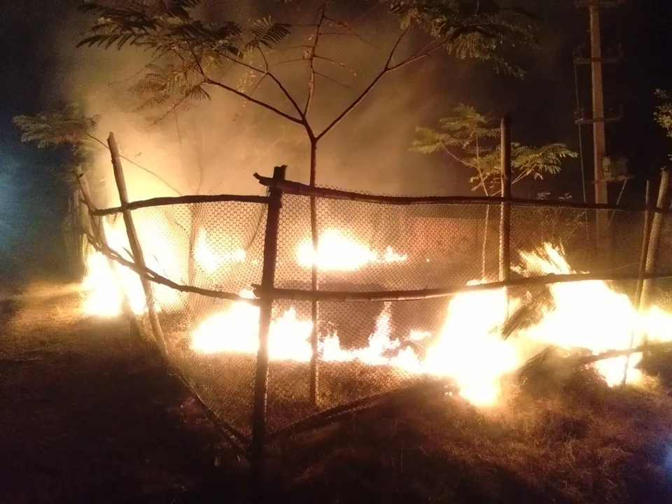  ୪୯ ନମ୍ବର ରାଜପଥ କଡ଼ରେ ନିଆଁ