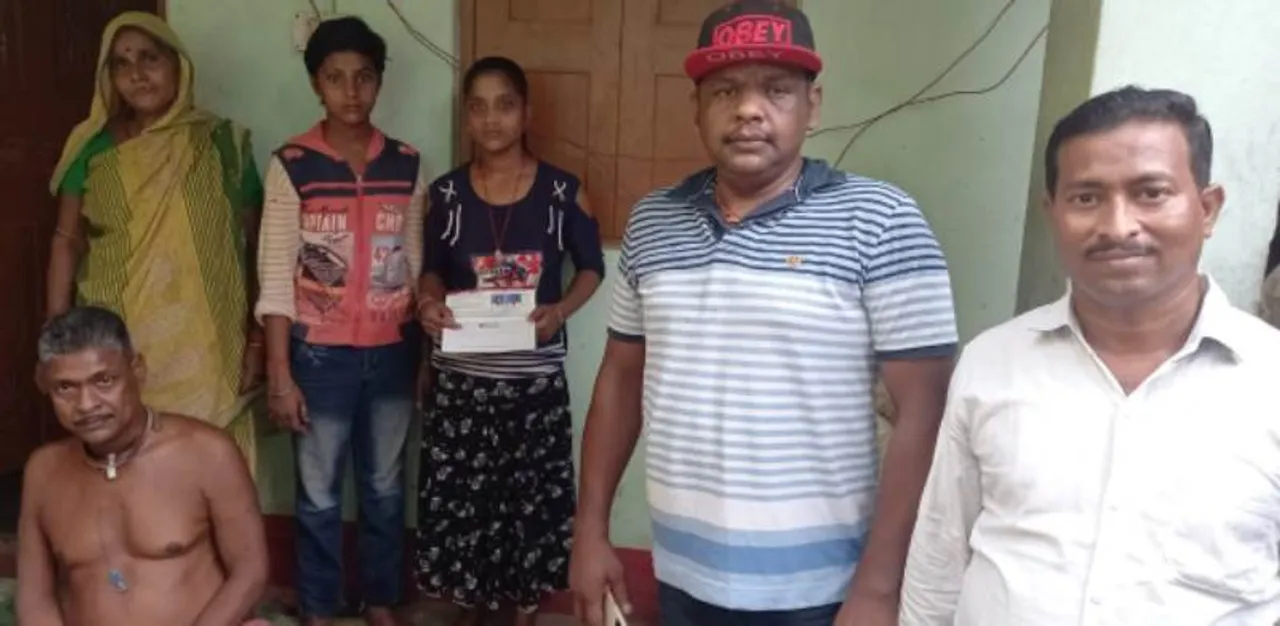  ବେସାହାରା ଦୁଇଭଉଣୀଙ୍କୁ ସହାୟତାର ହାତ ବଢ଼ାଇଲେ ସମାଜସେବୀ