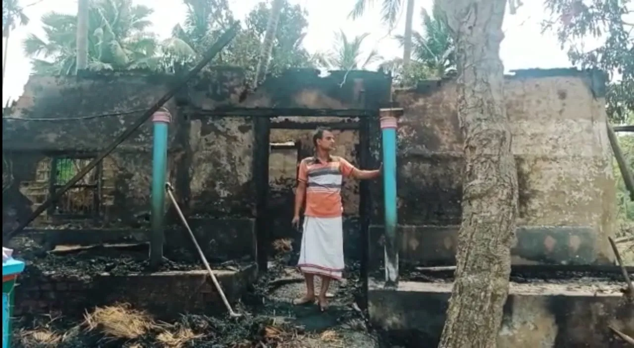  ଭୟାବହ ଅଗ୍ନିକାଣ୍ଡରେ ପୋଡ଼ିଗଲା ୭ ବଖରା ଘର, ଦୁଇ ପରିବାର ସର୍ବସ୍ବାନ୍ତ