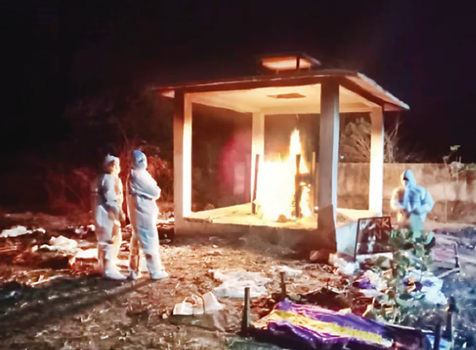  ଡାକ୍ତରଖାନାରେ ମା’, ଜୁଇରେ ଜଳିଲେ ବାପା