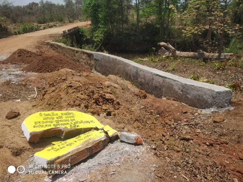  ଦେଓଗାଁ ବ୍ଲକ୍‌ ଏଫ୍‌ଡିଆର୍‌ କାମରେ ଦୁର୍ନୀତି-୨: ପୁରୁଣା କାମ, ନୂଆ ବିଲ୍‌, ୨୪ ଘଣ୍ଟା ମଧ୍ୟରେ ଭାଙ୍ଗିଗଲା ସୂଚନାଫଳକ