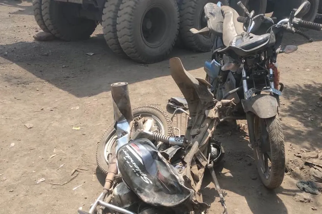  ଦୁଇ ଵାଇକକୁ ଦଳିଦେଲା ଟ୍ରକ୍