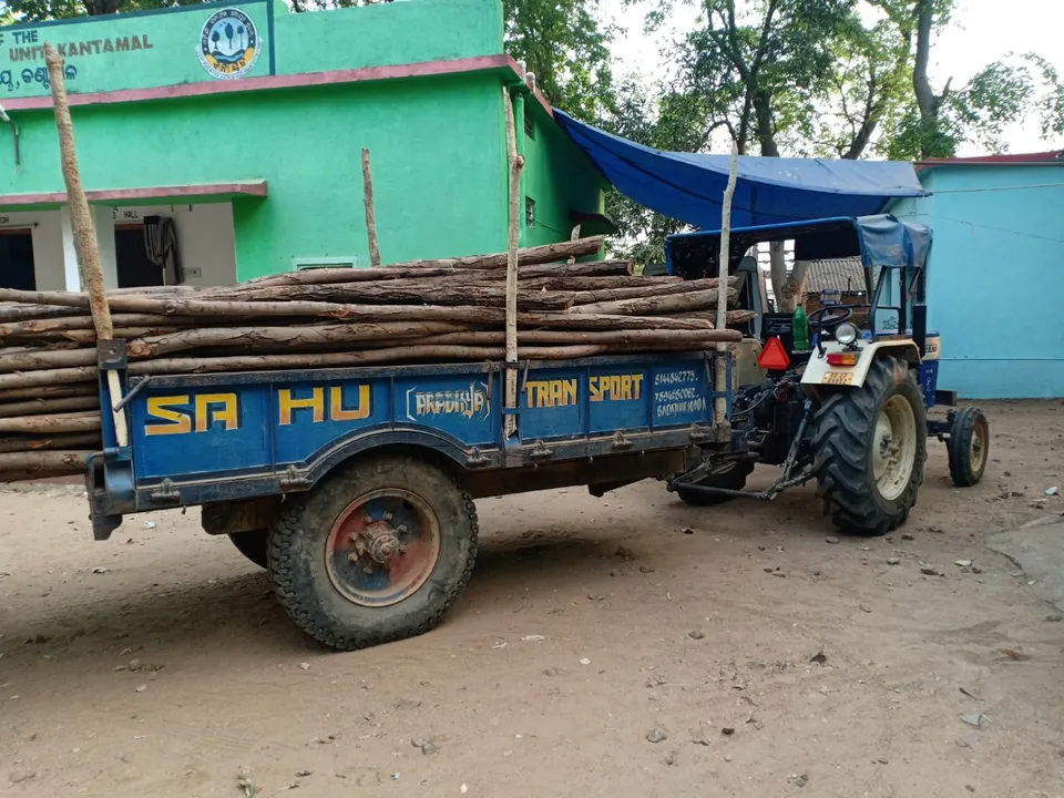  ଶାଳକାଠ ସହ ଟ୍ରାକ୍ଟର ଜବତ, ଦୁଇ କୋର୍ଟ ଚାଲାଣ