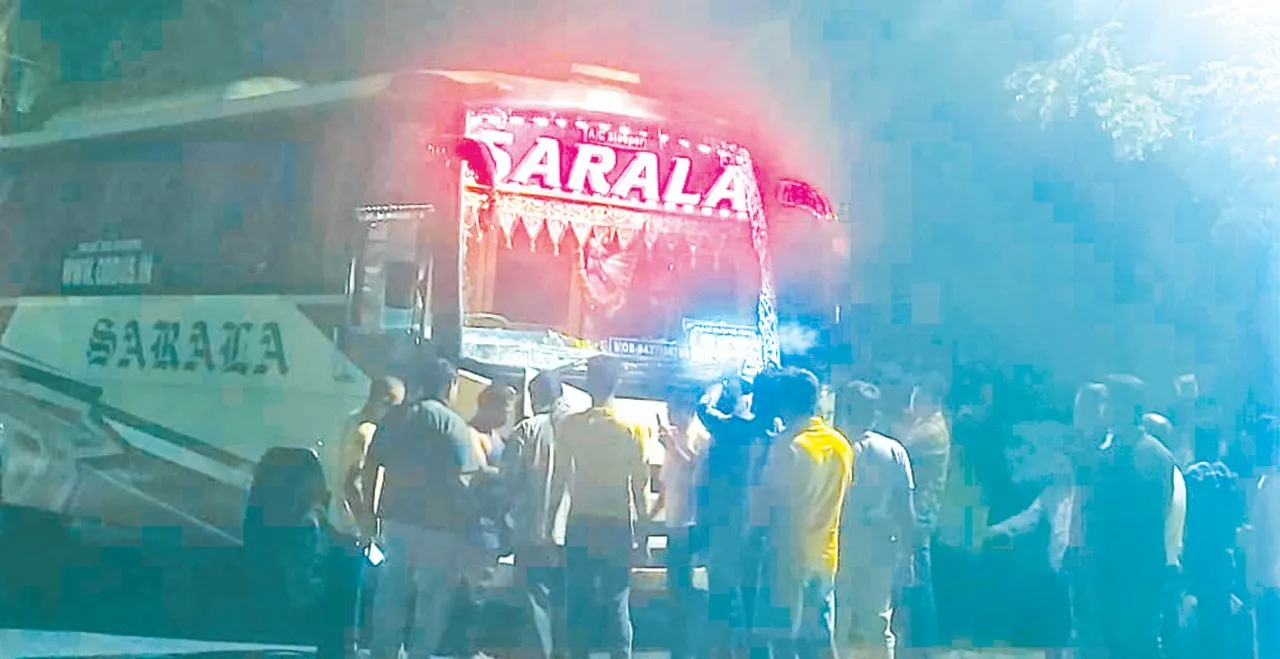  ଯାତ୍ରୀବାହୀ ବସ୍‌କୁ ପଥର ମାଡ଼