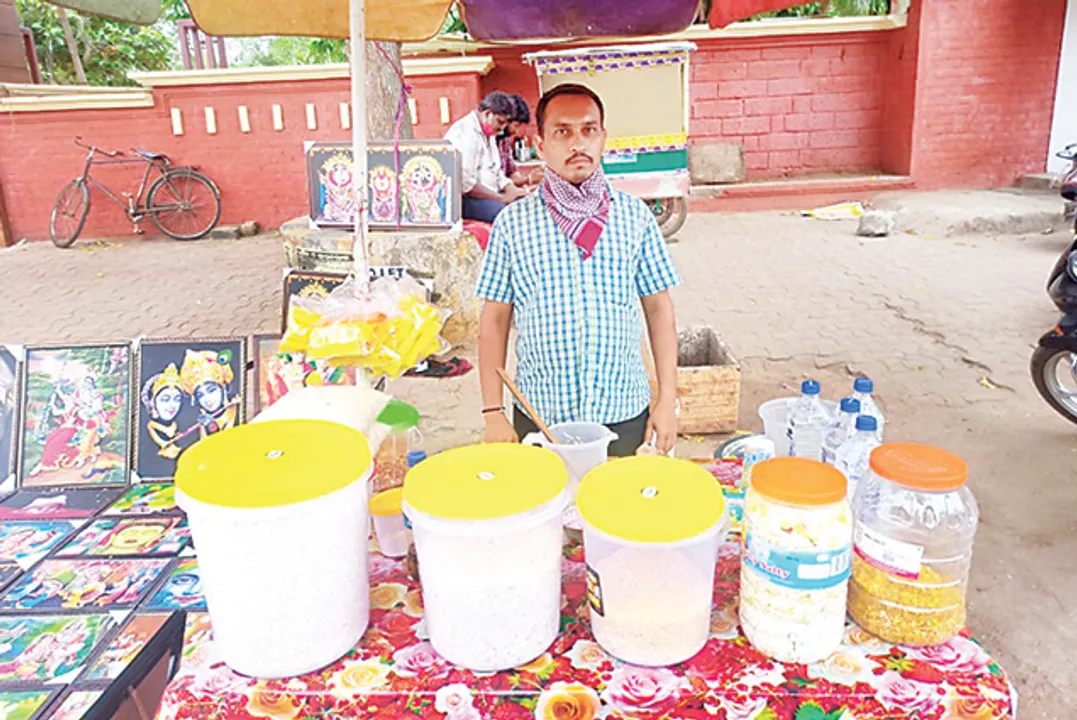  କରୋନା ଛାଟରେ ଛଟପଟ: ପୁଣି ଜୀବିକା ହରାଇବା ଆଶଙ୍କାରେ ରବୀନ୍ଦ୍ର