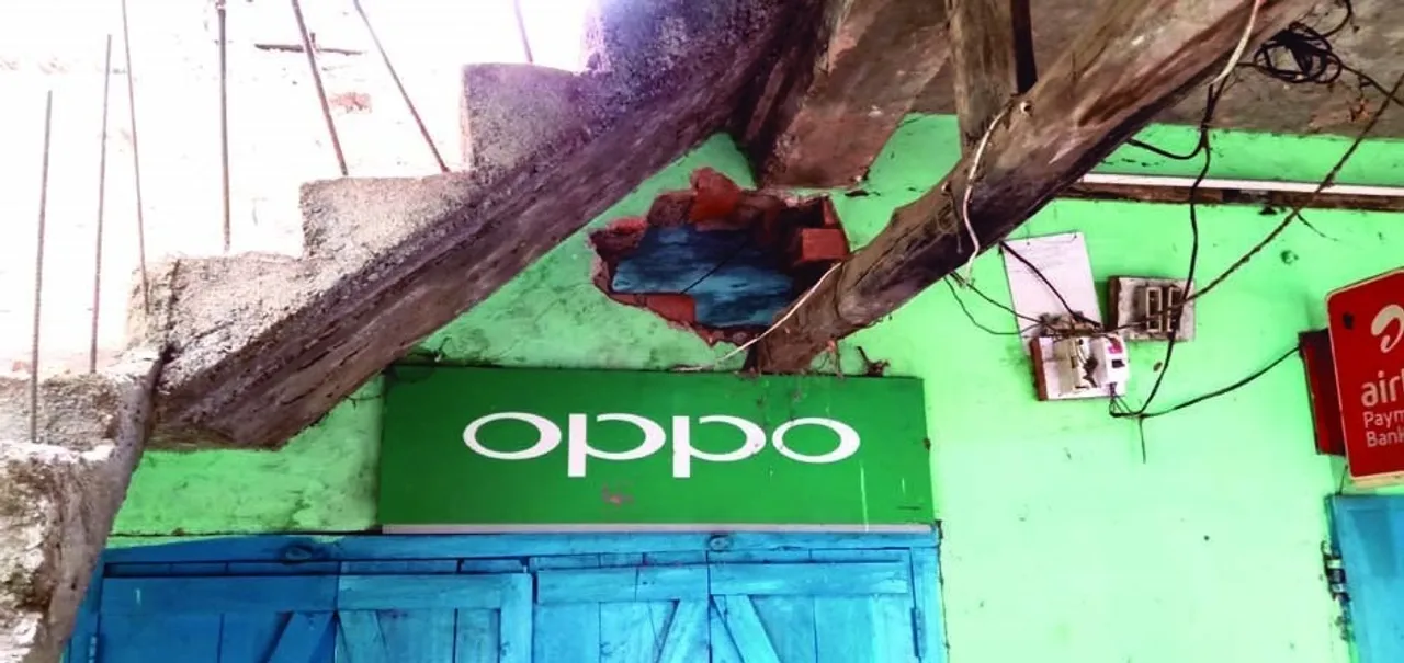  କୁହିକା : କାନ୍ଥ ତାଡ଼ି ଲକ୍ଷାଧିକ ଟଙ୍କାର ମୋବାଇଲ ଚୋରି