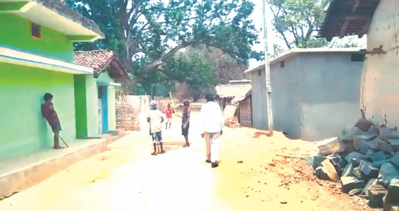  କଦଳୀମୁଣ୍ଡାରେ ଆତଙ୍କ; ଘରେ ଘରେ ଜର, ଦୁଇ ମୁଣ୍ଡ ନେଲାଣି