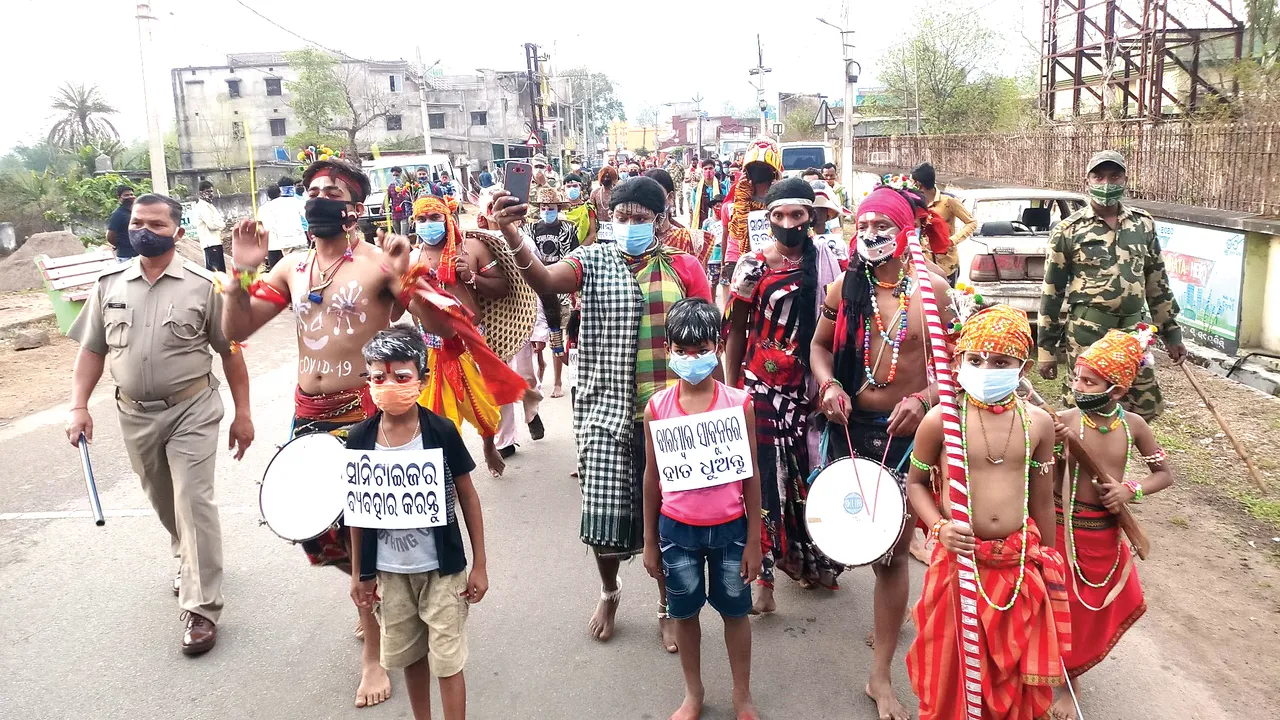  ଭିନ୍ନ ଢଙ୍ଗରେ କରୋନା ସଚେତନ କଲେ ରୁଦ୍ରକାଳୀ ନାଟ୍ୟସଂଘ 