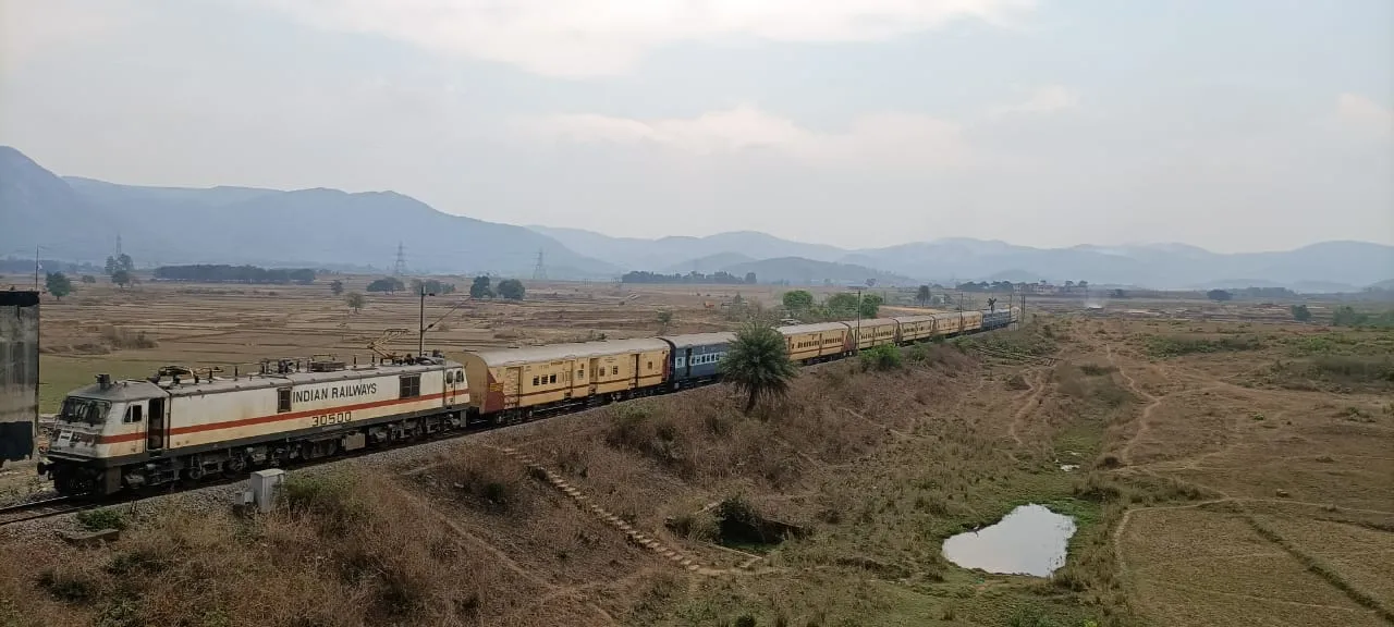  ଅନ୍ତଃରାଜ୍ୟ ବସ ସେବା ବନ୍ଦ; ବିଶାଖାପାଟଣା-କିରଣ୍ଡଲ ଟ୍ରେନ ଚାଲୁଛି