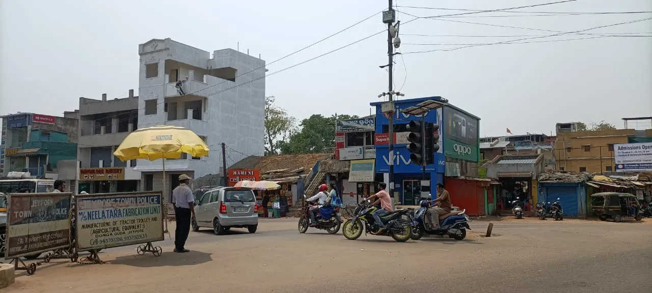  ଟ୍ରାଫିକ୍ଛକ ସିଗନାଲ୍ ଲାଇଟ୍ ପାଇଁ ହେଲାଣି ୨ଥର ଟେଣ୍ଡର: ଭାଗ ନେଉ ନାହାନ୍ତି ଠିକାଦାର