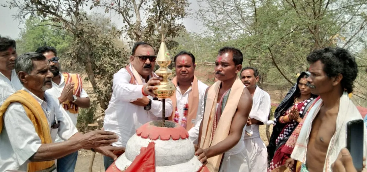  ବଲାଙ୍ଗୀର : ଲାରିପଡ଼ା ଗାଁରେ ଠାକୁରାଣୀ ମନ୍ଦିର ପ୍ରତିଷ୍ଠା ଉତ୍ସବ