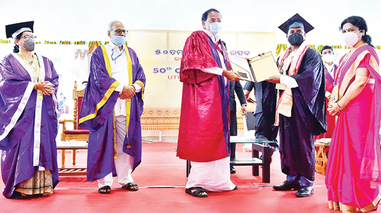  ଉତ୍କଳ ବିଶ୍ବବିଦ୍ୟାଳୟର ୫୦ତମ ସମାବର୍ତ୍ତନ ଉତ୍ସବ : କରୋନା କଟକଣା ପ୍ରହସନ