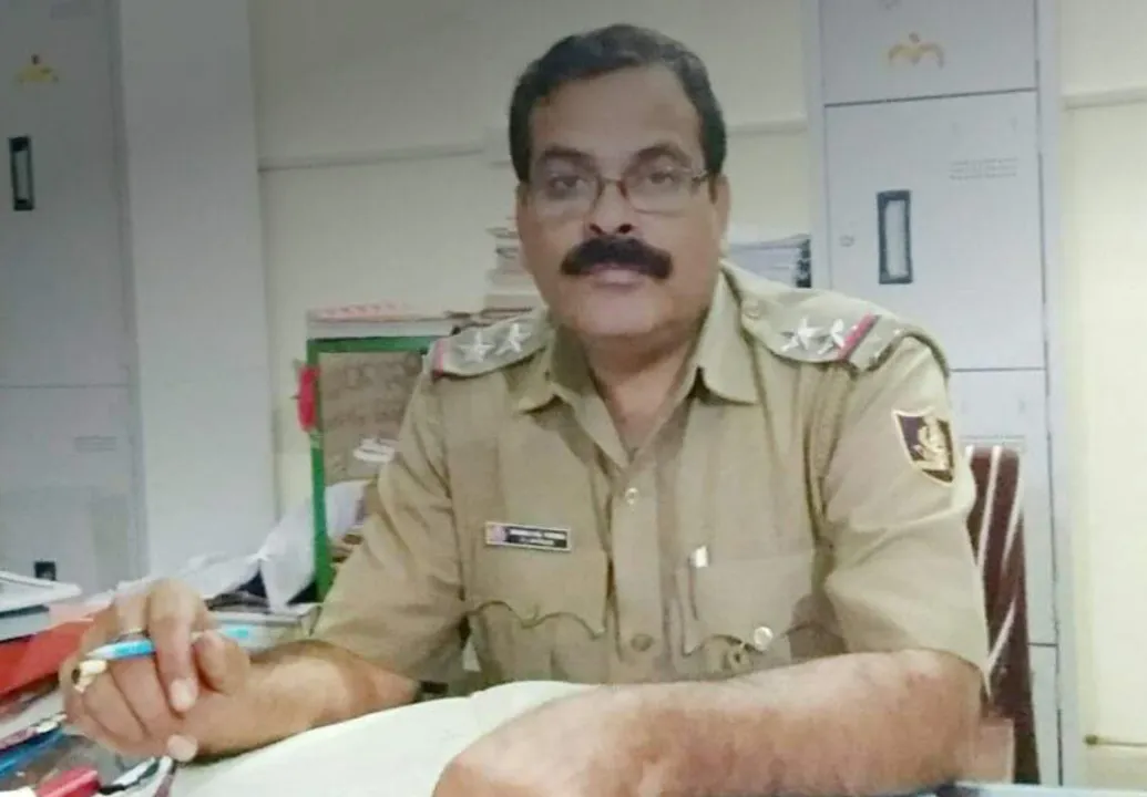  ପୁଲିସ୍ ଭ୍ୟାନ୍ ପୋଡ଼ି ଘଟଣା : ଏସ୍ଆଇ ମନୋଜ ପଣ୍ଡା ନିଲମ୍ବିତ