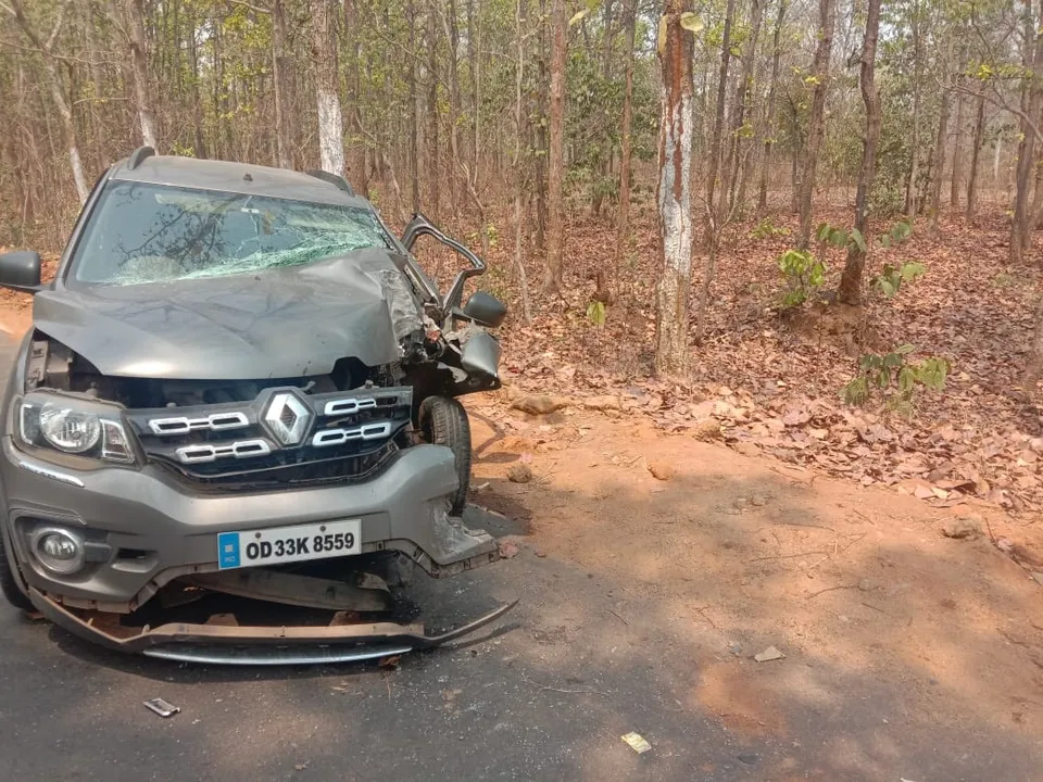  ବାର୍‌ହା‌କୁ ବଞ୍ଚାଇବାକୁ ଯାଇ ଗଛରେ ପିିଟିହେଲା କାର, ୩ ଗୁରୁତର