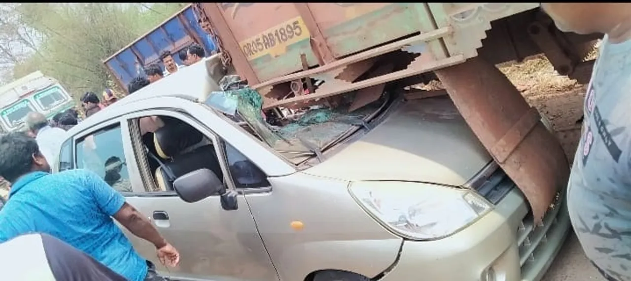  ଟ୍ରକ ପଛରେ ପିଟିହେଲା କାର: ୫ ଆହତ