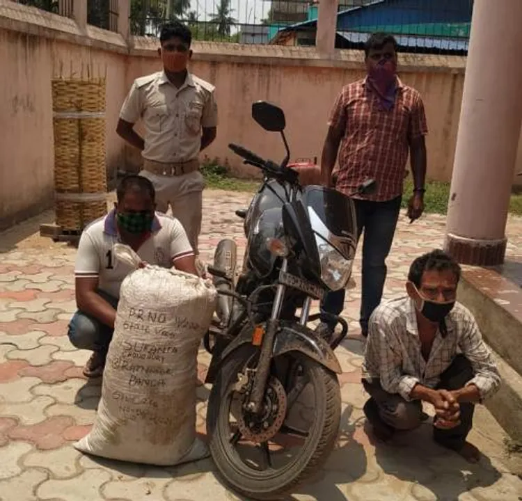  ୧୫ କିଲୋଗ୍ରାମ ଗଞ୍ଜେଇ ସହିତ ମୋଟର ସାଇକେଲ ଜବତ, ୨ ଗିରଫ 