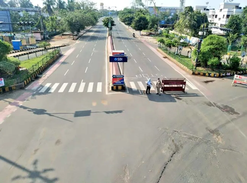  ଅନ୍‌ଲକ୍ ନେଇ ଅନିଶ୍ଚିତତା; ଟିକାକରଣ, ଲକ୍‌ଡାଉନ୍ ସତ୍ତ୍ବେ କରୋନା ନିୟନ୍ତ୍ରଣରେ ନାହିଁ
