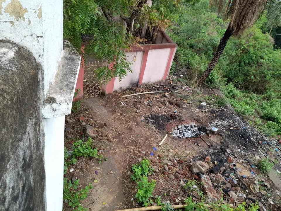  ଶ୍ମଶାନ ବାହାରେ କରୋନା ଆକ୍ରାନ୍ତଙ୍କ ମୃତଦେହ ଦାହକୁ ନେଇ ଅସନ୍ତୋଷ
