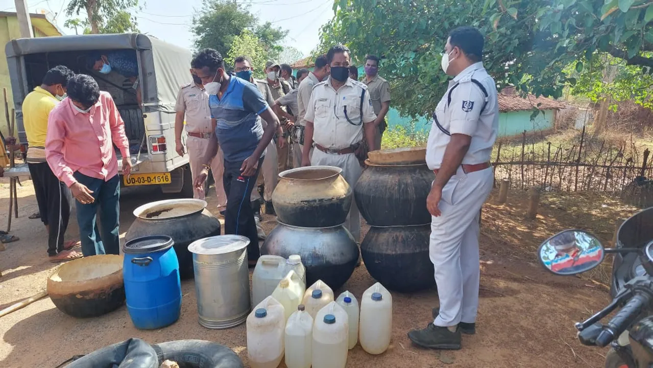  ରେଙ୍ଗାଲି ଗ୍ରାମରେ ଅବକାରୀ ବିଭାଗର ଚଢଉ