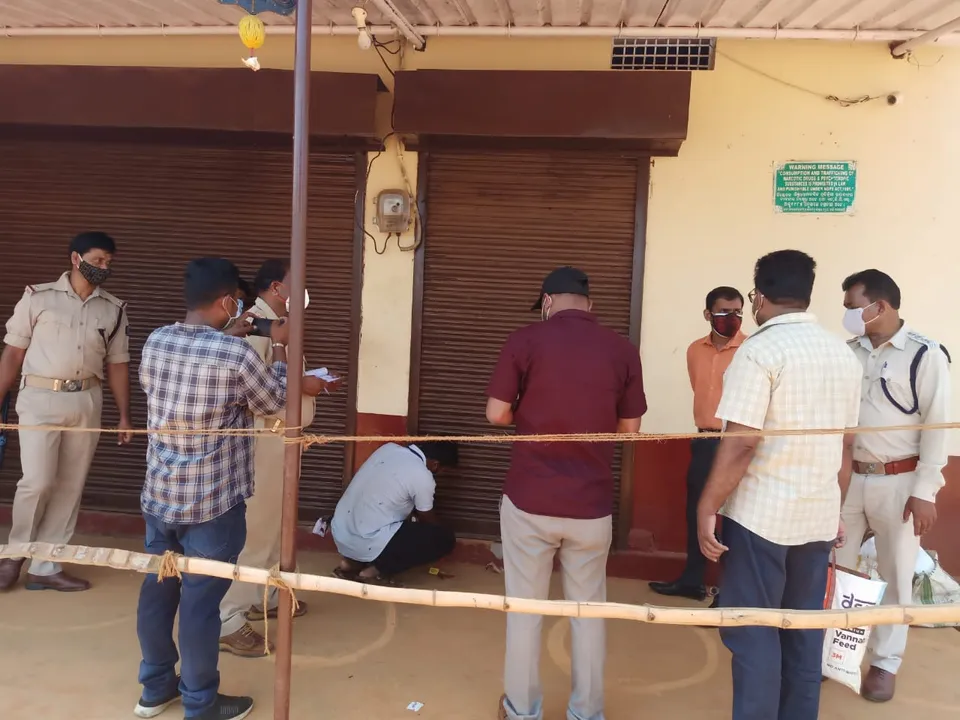  କୋଭିଡ଼ ନିୟମ ଉଲ୍ଲଙ୍ଘନ: ୩ ଦୋକାନ ସିଲ୍, ୩୦ ହଜାର ଟଙ୍କା ଜରିମାନା