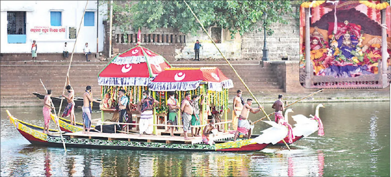  ଶ୍ରୀଲିଙ୍ଗରାଜଙ୍କ ଚନ୍ଦନଯାତ୍ରା ଆରମ୍ଭ, ଚାପ ଖେଳିଲେ, ଚନ୍ଦନ କୁଣ୍ଡରେ ବୁଡ଼ିଲେ