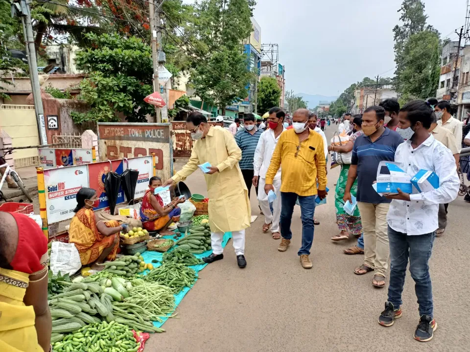  ବିଧାୟକ ବାଣ୍ଟିଲେ ମାସ୍କ, ସାନିଟାଇଜର ଓ ସାବୁନ