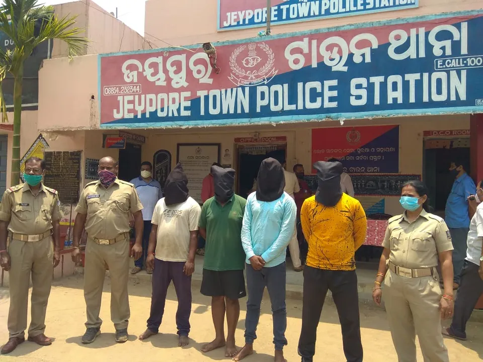  ୭୯୦ଆମ୍ପୁଲ ପେଣ୍ଟାଜୋସିନ୍ ନିଶା ଇଂଜେକ୍ସନ୍ ଜବତ: ମାଷ୍ଟର ମାଇଣ୍ଡ ସହ ୩ଏଜେଣ୍ଟ ଗିରଫ