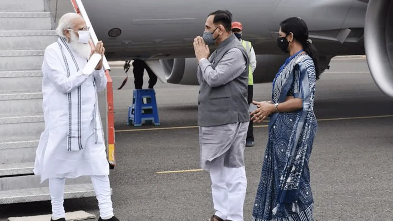  ସାମୁଦ୍ରିକ ଝଡ ତୌତେ ପ୍ରଭାବରେ ହୋଇଥିବା କ୍ଷୟକ୍ଷତିର ଆକଳନ ପାଇଁ ଗୁଜୁରାଟରେ ପହଞ୍ଚିଲେ ପ୍ରଧାନମନ୍ତ୍ରୀ ନରେନ୍ଦ୍ର ମୋଦୀ