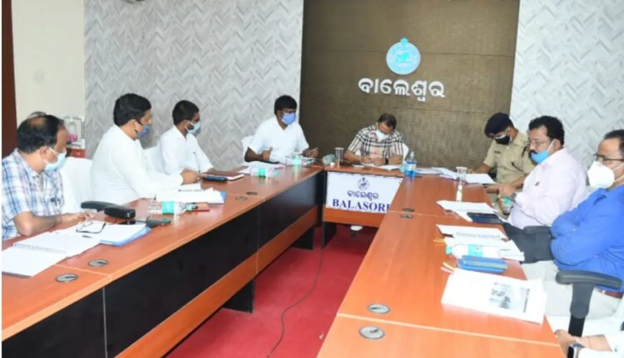  ବାଲେଶ୍ୱରରେ ସ୍ୱତନ୍ତ୍ର ରିଲିଫ କମିଶନର : ବାତ୍ୟା ପୂର୍ବରୁ ପ୍ରସ୍ତୁତି ନେଇ ସମୀକ୍ଷା କରୁଛନ୍ତି ଏସଆରସି