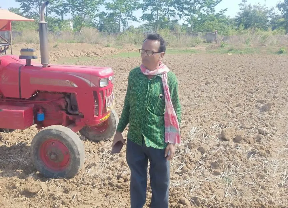  ସରକାରୀ କୃଷି ଫାର୍ମ ଜମିକୁ ଅକ୍ତିଆର ପାଇଁ ମସୁଧା, କର୍ମଚାରୀ ବିରୋଧ ଯୋଗୁ ଫେରିଗଲା ଟ୍ରାକ୍ଟର