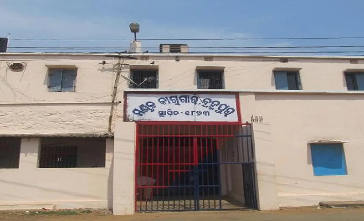  ଜାମିନ ପରେ ବି ମୁକୁଳିପାରୁ ନାହାନ୍ତି ୩୭ ବନ୍ଦୀ, ଜାମିନଦାର ହାଜର କରିବାକୁ ଅକ୍ଷମ